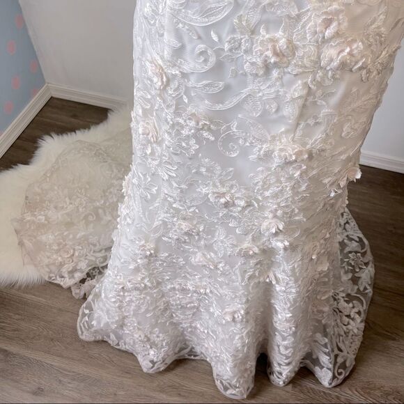 Oleg Cassini Subtle Pink 3D Floral Trumpet Wedding Gown SIZE 2 - Picture 12 of 15